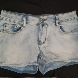 SOLD: Super comfy light wash Jean shorts